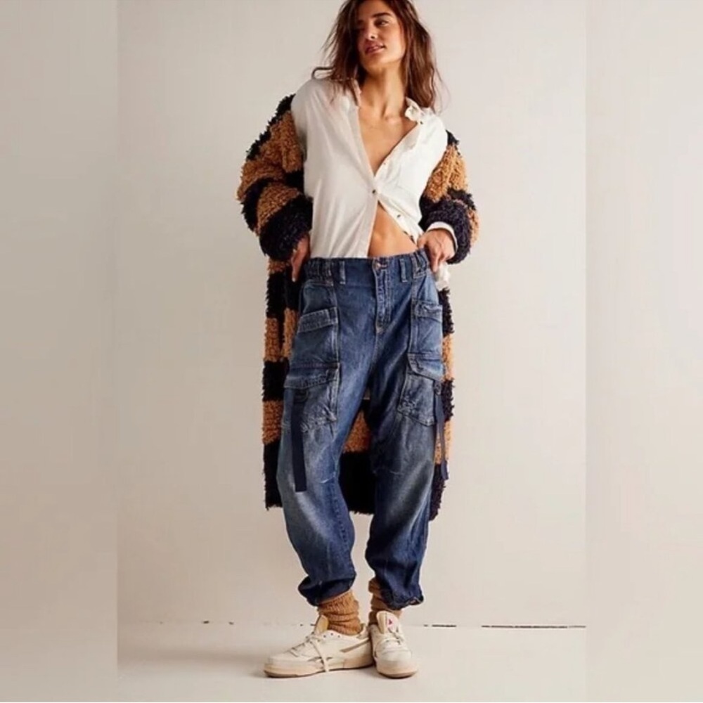 WE THE FREE Hazel Smocked Drop Waist Cargo Pocket Straps Stormy Denim Jeans Sz L